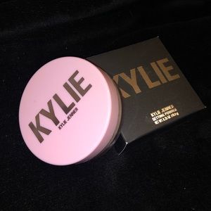 Kylie Cosmetics setting powder